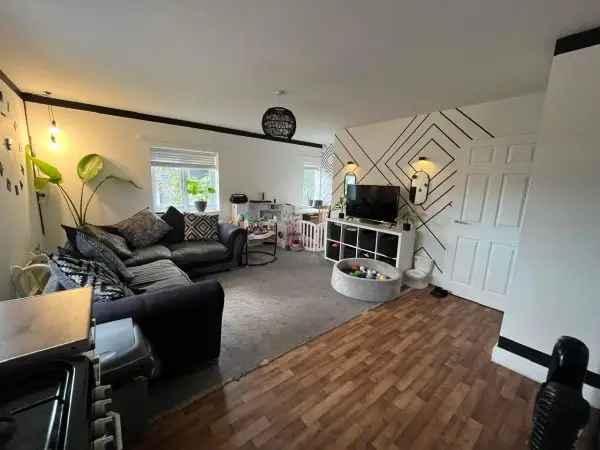 2 Bedroom Maisonette Stotfold Open Plan Living Large Garden Parking