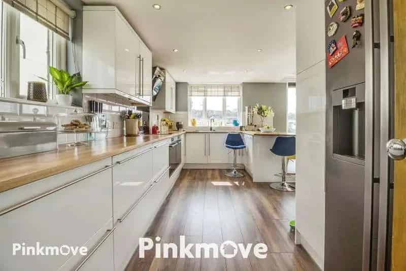 6 Bed Semi-Detached House for Sale Family Home Garden Annex