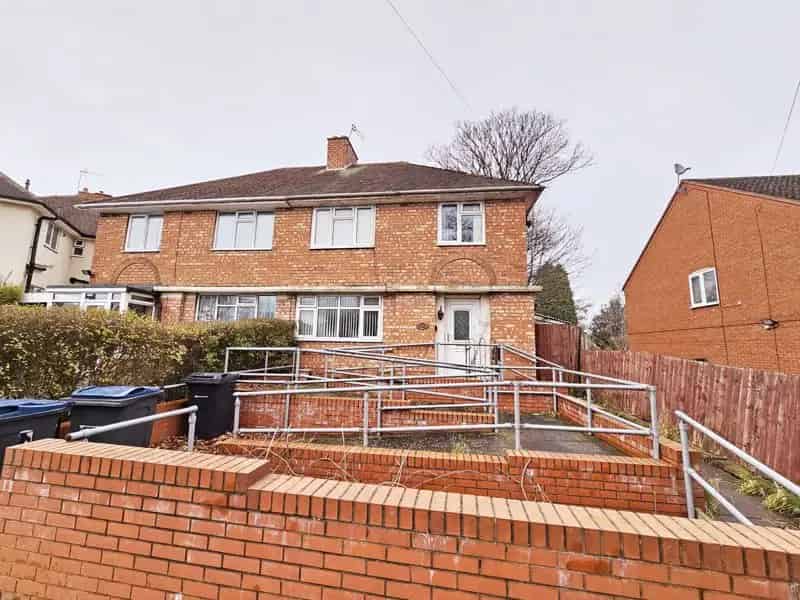 3 Bedroom Semi Detached House to Rent No Upward Chain