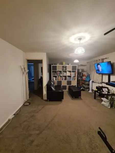 Flat For Rent in Reigate and Banstead, England