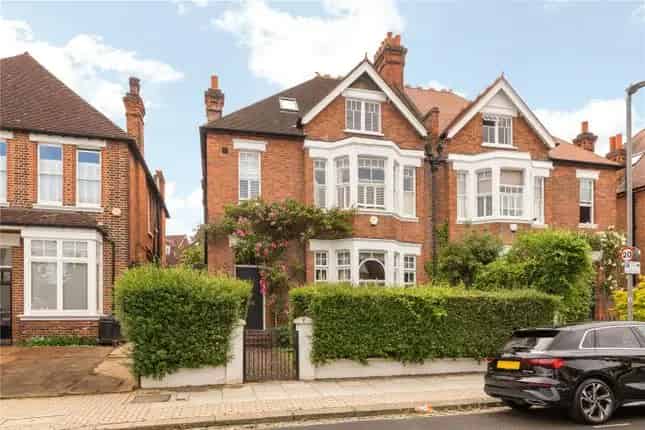 Semi Detached House for Sale in Holmbush Road London SW15