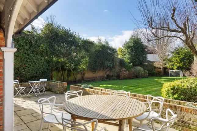 5 Bedroom Semi-Detached House For Sale in Chiswick