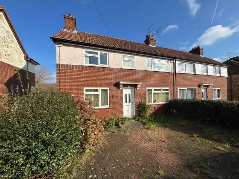 Three Bedroom Semi Detached House Deal Mill Hill