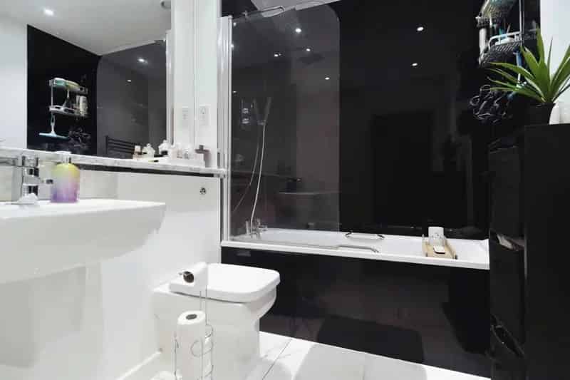 Luxury Thames View Apartment 2 Beds Balcony Parking 120 Year Lease