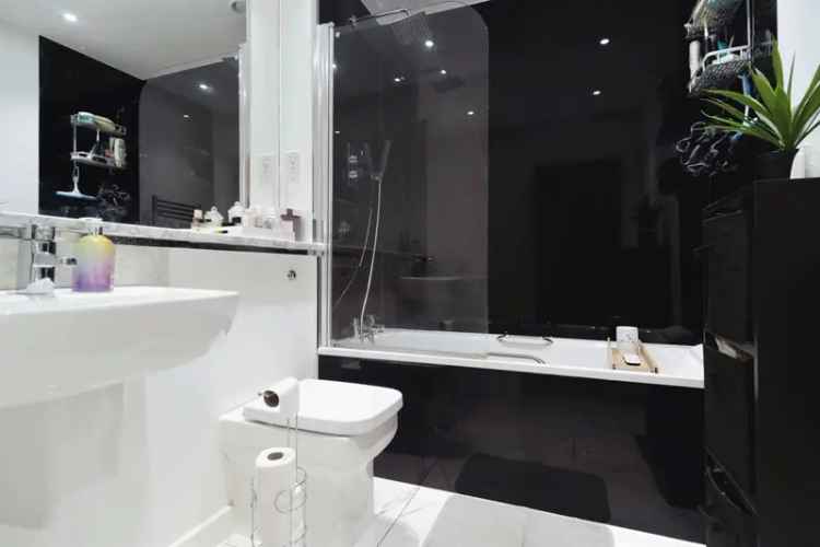Luxury Thames View Apartment 2 Beds Balcony Parking 120 Year Lease