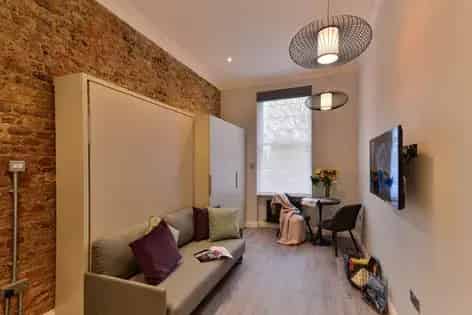 Spacious Notting Hill Studio Flat 127m²
