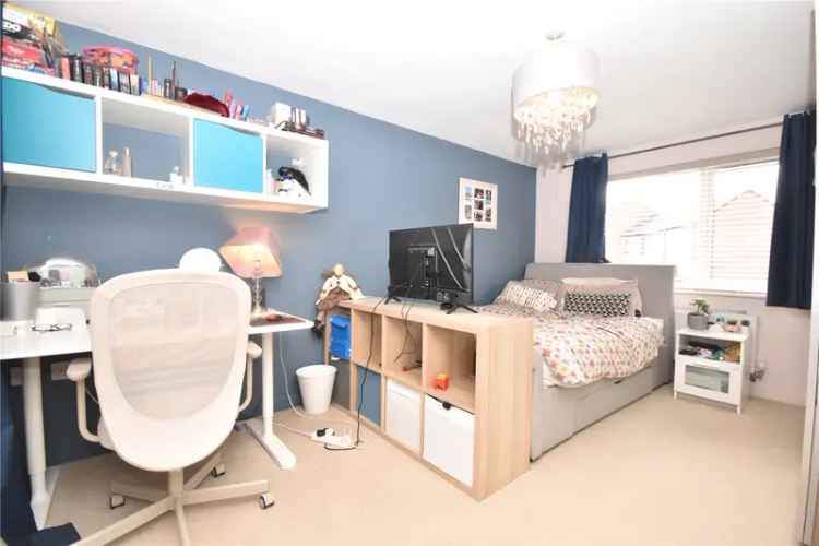 Four Bedroom Townhouse Millennium Village Gated Driveway