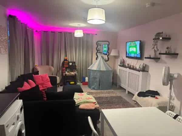 2 Bed Flat Lyde Green Allocated Parking Large Balcony