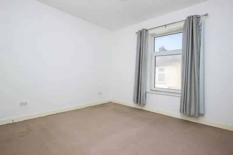 3 Bed Terrace House Ideal Buy to Let No Chain Near Train Station