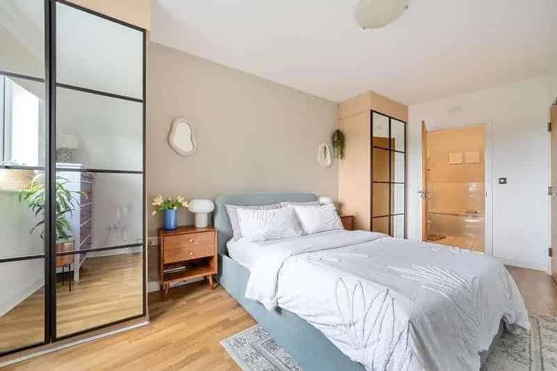 2 Bed Flat for Sale Near Town Centre