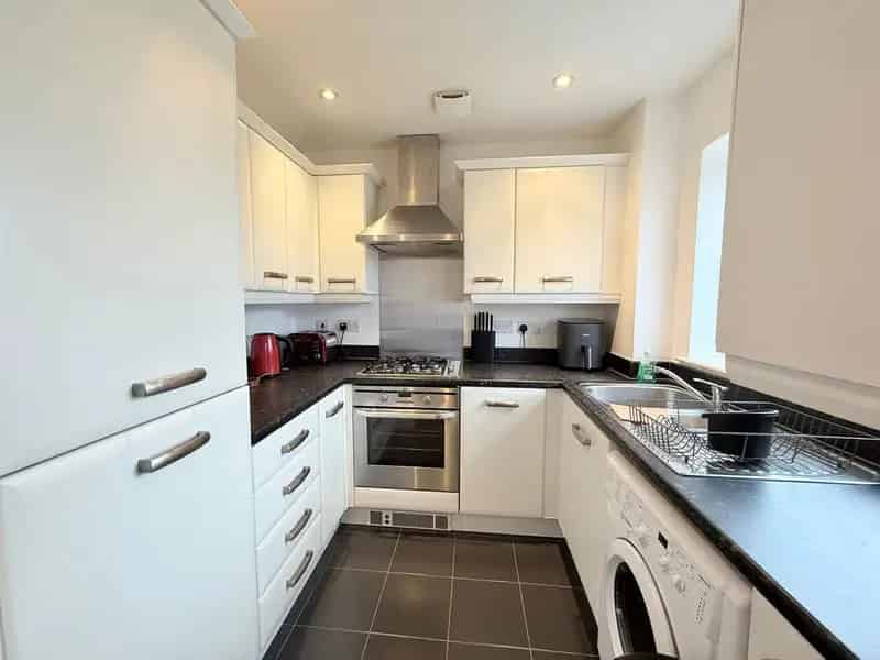 2 Bedroom Flat for Sale Near Shops and Transport