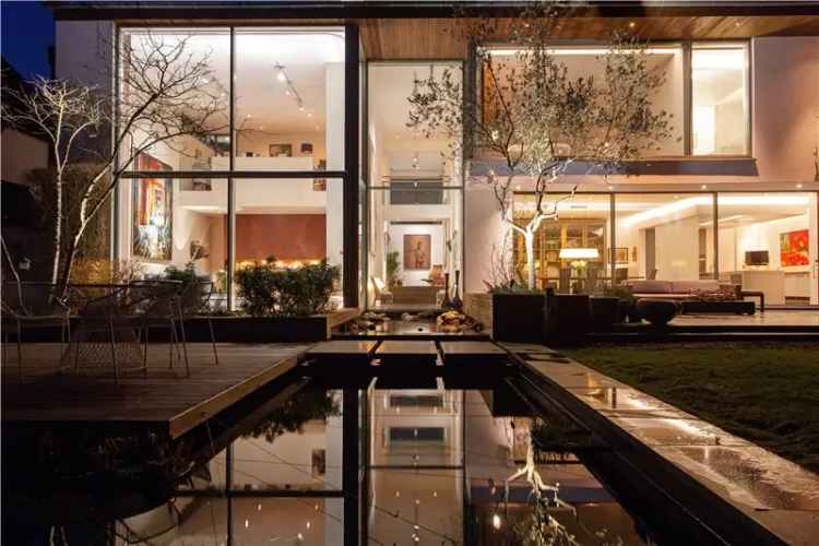 6 Bedroom House in Barnes Village - Spacious Family Home