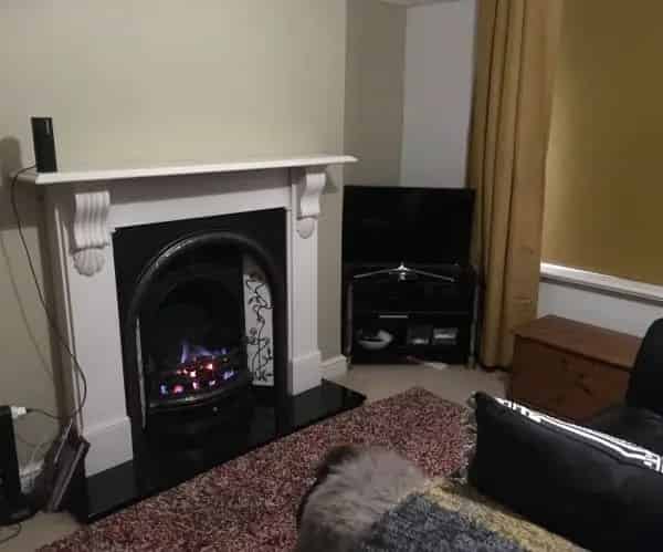 2 Bed Terrace House Near Shops and Schools