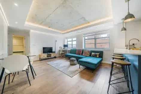 2 Bedroom Apartment 84m London