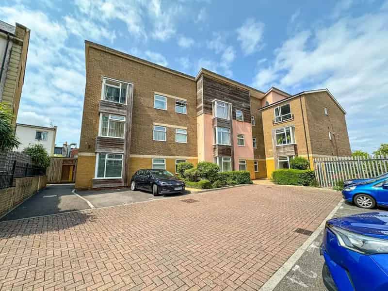 2 Bedroom Flat for Sale
