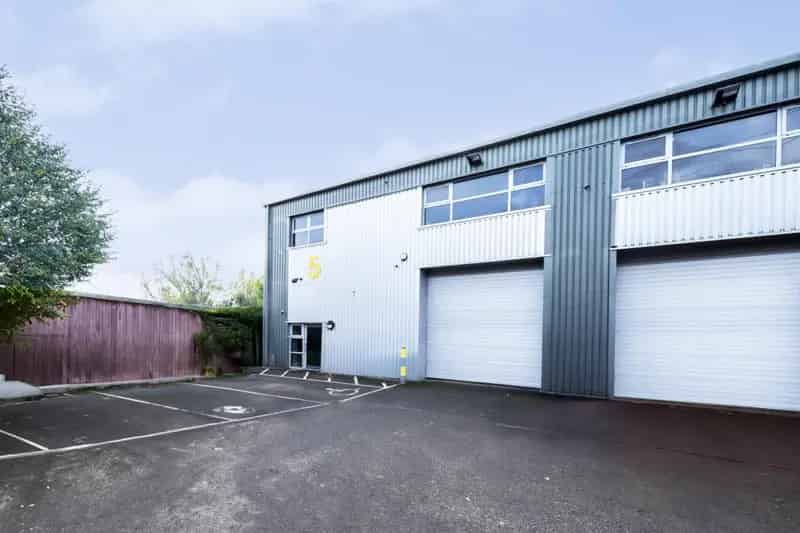 iO Centre Sutton Unit 5: Modern Industrial Unit
