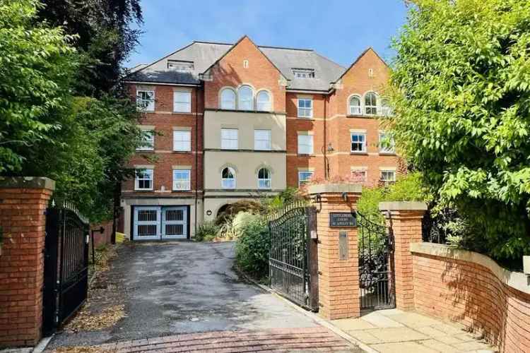 3 bedroom flat for sale