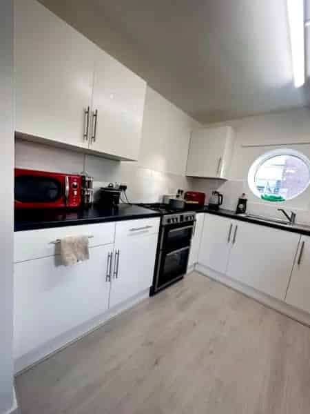 Renovated One Bedroom Flat Near Northumberland Park Station