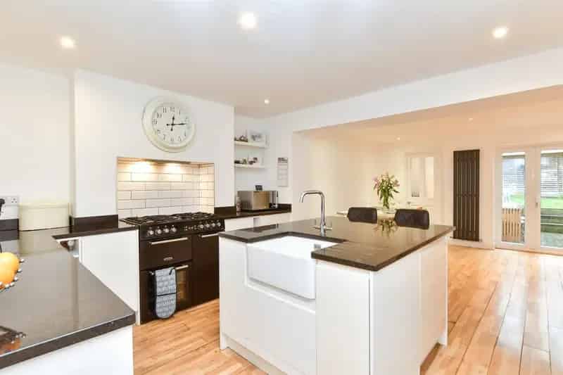 4 Bedroom Victorian Terraced House For Sale Near Schools and Parks