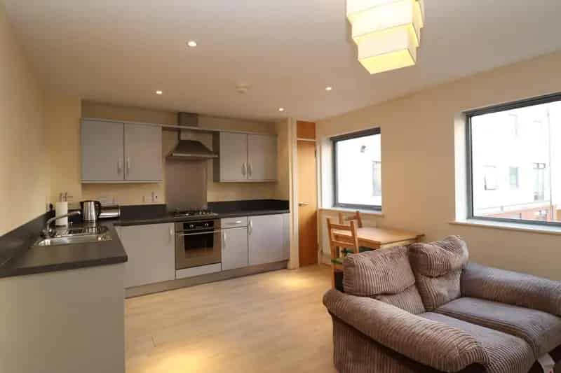 Studio Apartment to Rent King Edwards Wharf