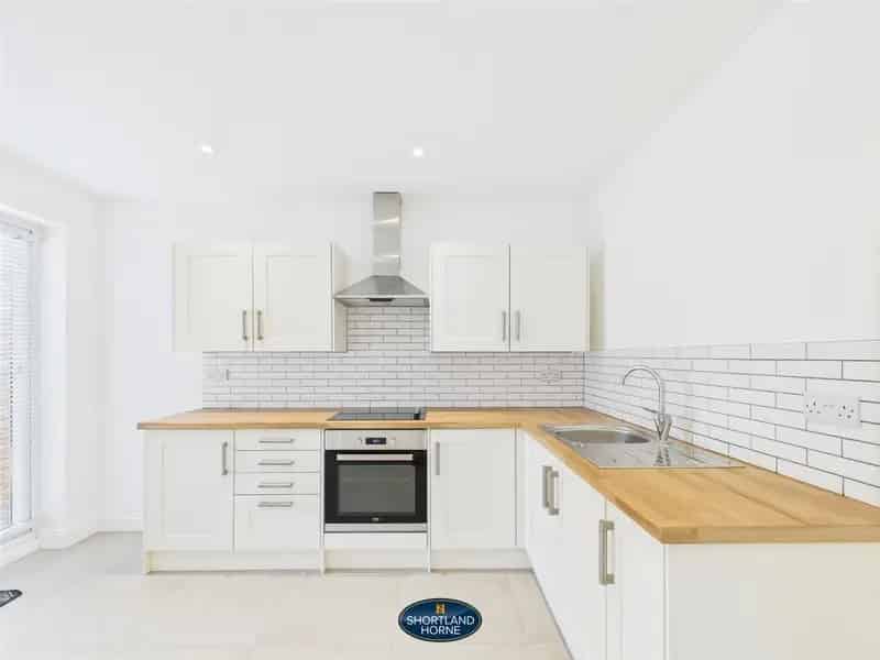 3 Bedroom End of Terrace House to Rent