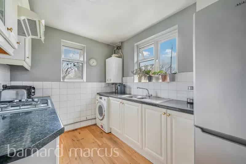 2 Bed House with Garden and Loft - Close to A3