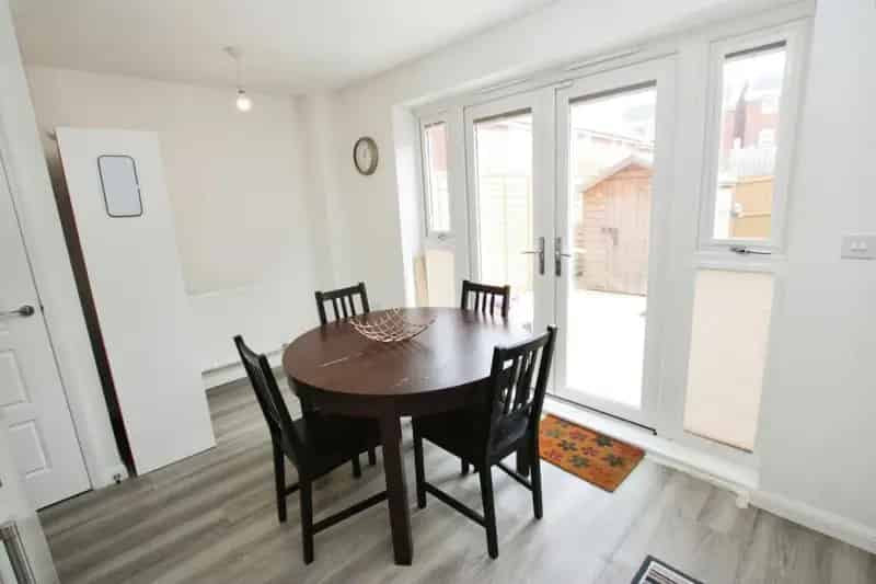 2 Bedroom House to Rent in Fishponds with Garden and Parking