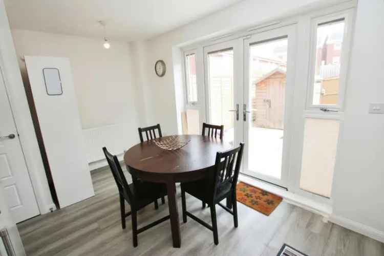 2 Bedroom House to Rent in Fishponds with Garden and Parking