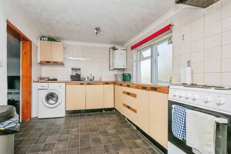 City Centre Apartments & Retail Units - No Chain