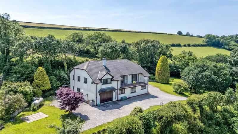 4 Bedroom Detached House with 2 Bed Annexe and 2 Acres