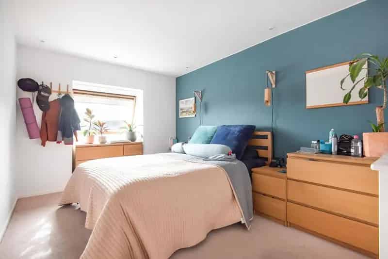 Two Bedroom Top Floor Flat West Facing Views Haydons Road