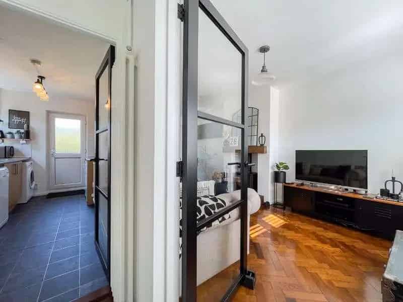 2 Bed House for Sale Near A2M2