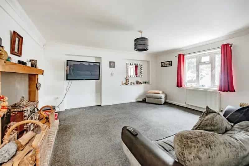 Four Double Bedroom Detached Bungalow with Annex