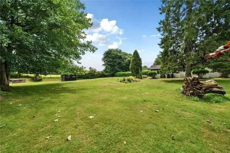 5 Bed House For Sale with Annexe and Detached Bungalow