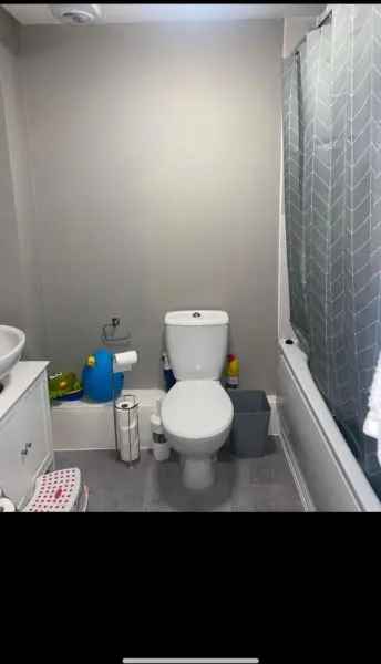 Flat For Rent in Newport, Wales