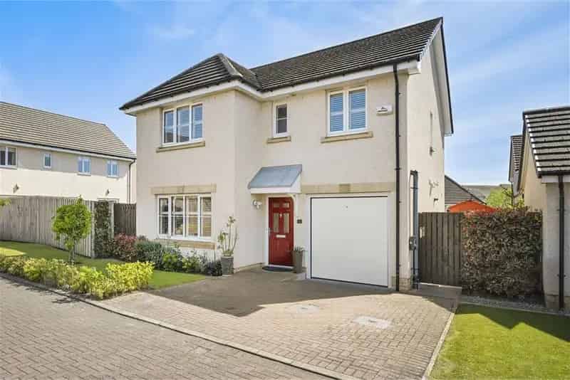4 Bed Detached House 3 Reception Rooms Bonnyrigg