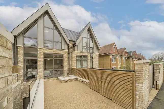 5 Bedroom Semi-Detached House for Sale in London SW20