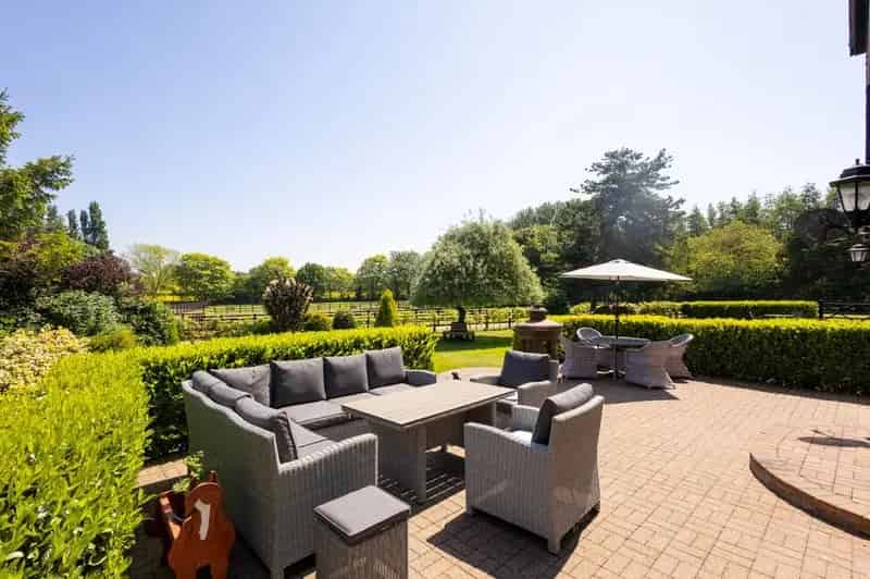 4 Bedroom Detached House with Equestrian Facilities