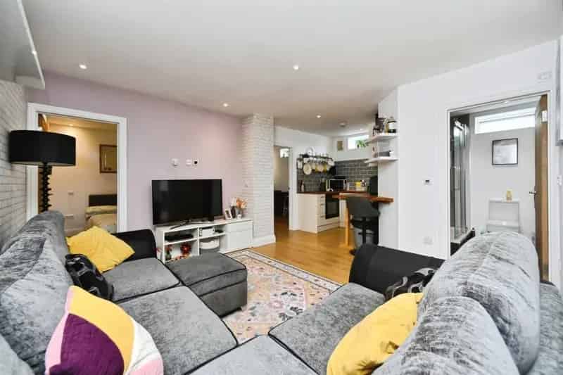 Family Home with Annex Near Moulsecoomb Station