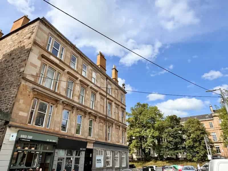 3 Bedroom Flat to Rent - Fully Furnished Top Floor Apartment
