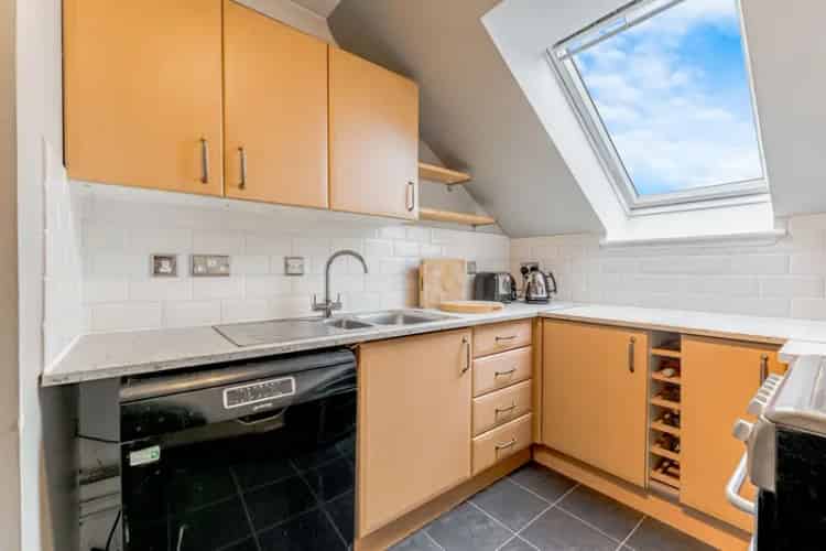3 Bedroom Flat in Converted Grain Mill Yorkhill
