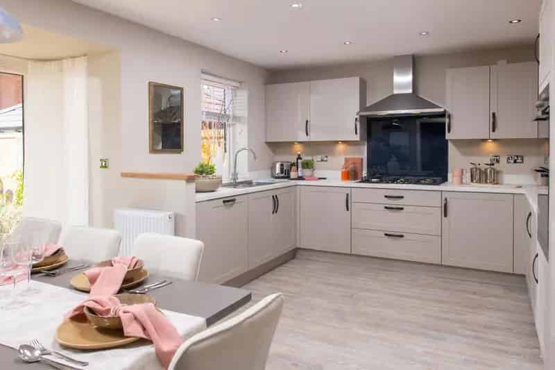 4 Bed House for Sale - Family Home with Garage and Driveway