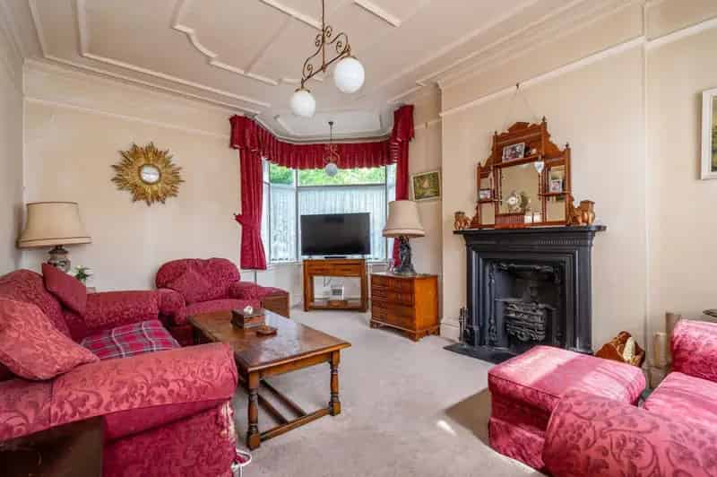 4 Bedroom Semi-Detached House For Sale Near Ealing Broadway