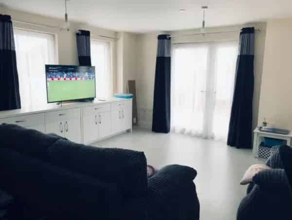 2 King Size Bedroom Modern Apartment Near M1 & M25