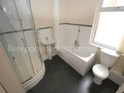 3 Bedroom Student House 22m² London