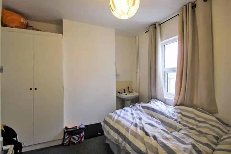 5 Bedroom Terraced House for Sale