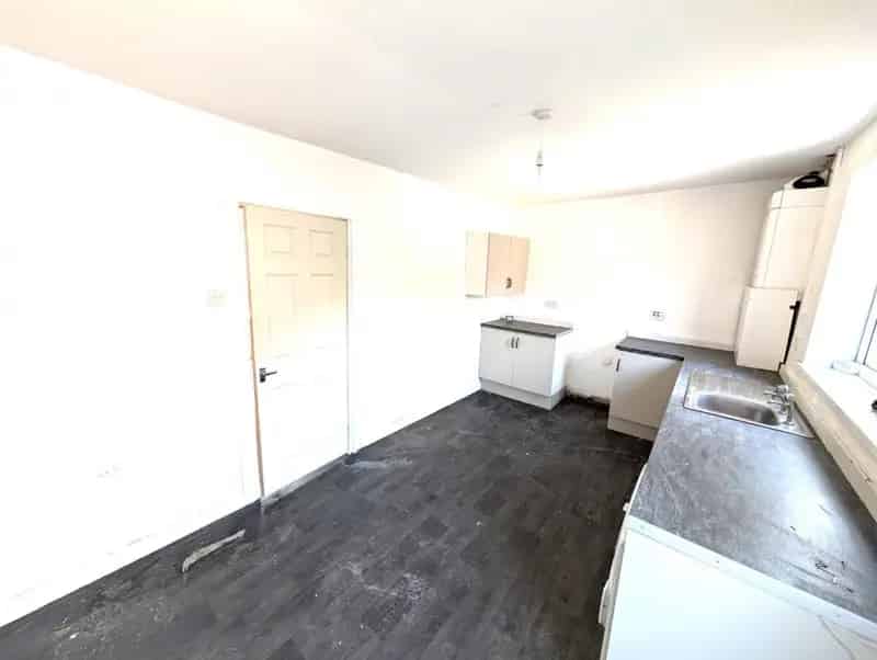 2 Bedroom House To Let Near Park Shops Schools Station