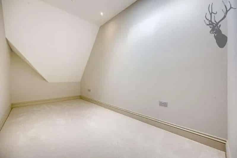 5 Bedroom Houses for Sale Near Buckhurst Hill Station
