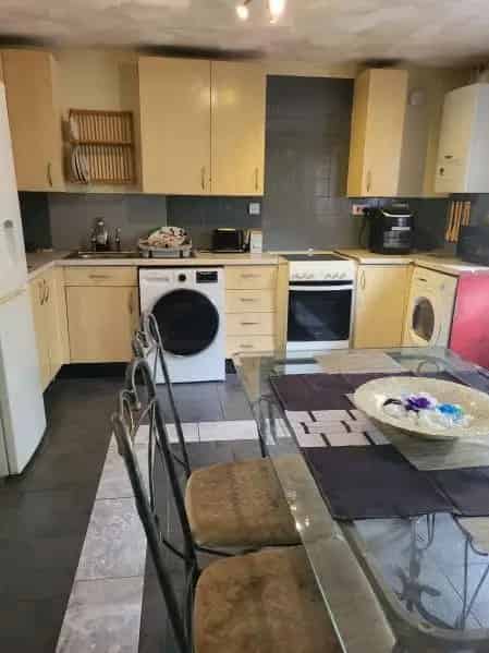 Family Friendly Home Near Schools Shops and Doctors