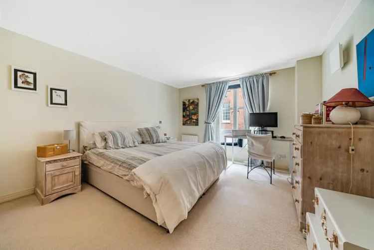 Westminster Lock and Leave Apartment with Secure Parking